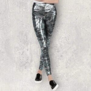 Express Metallic Camo High Rise Leggings Women’s Medium Foil Print Yoga Pants